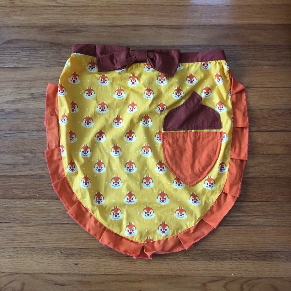 Chip and Dale disney parks apron